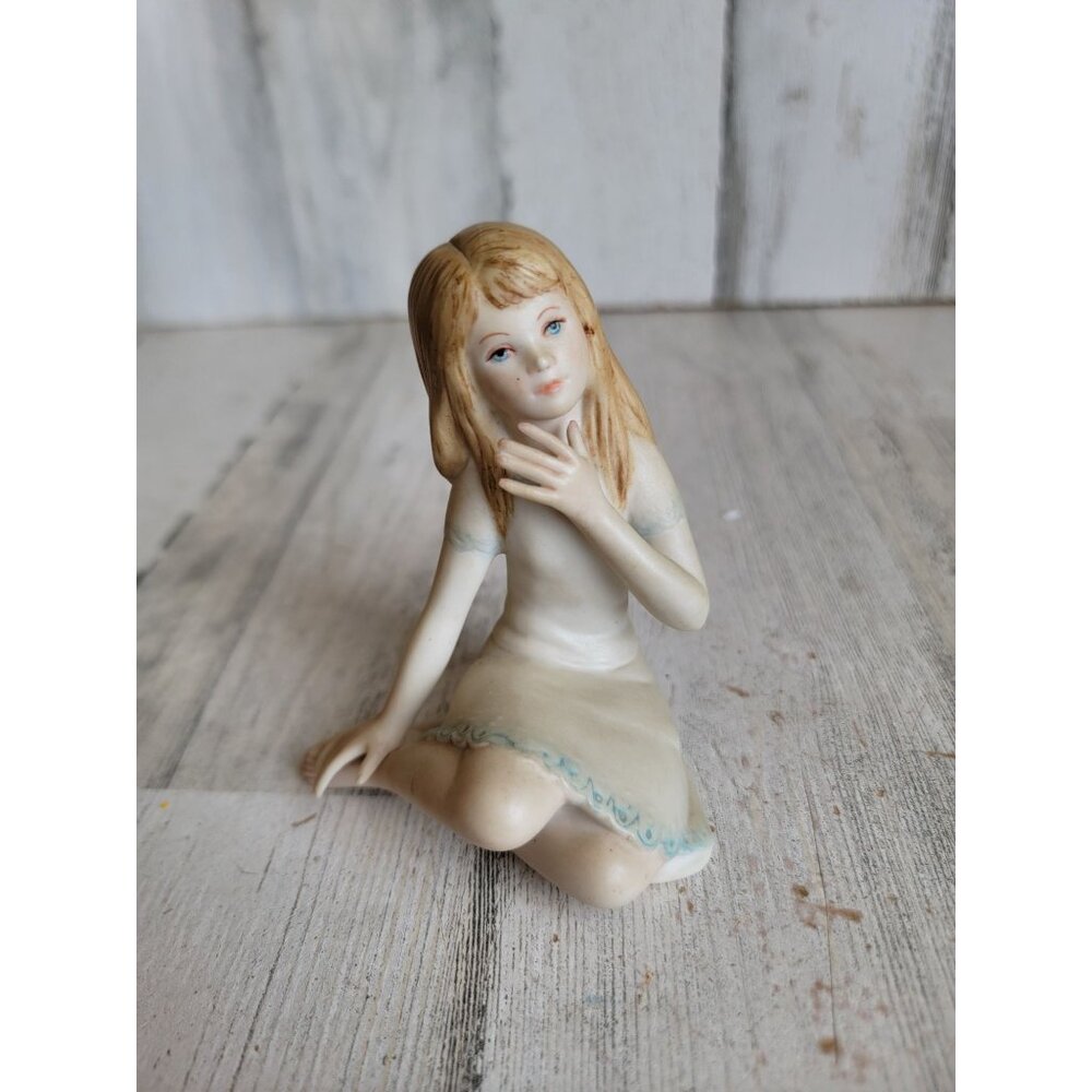 Cybis‎ porcelain Thumbelina girl vintage unique decor figure